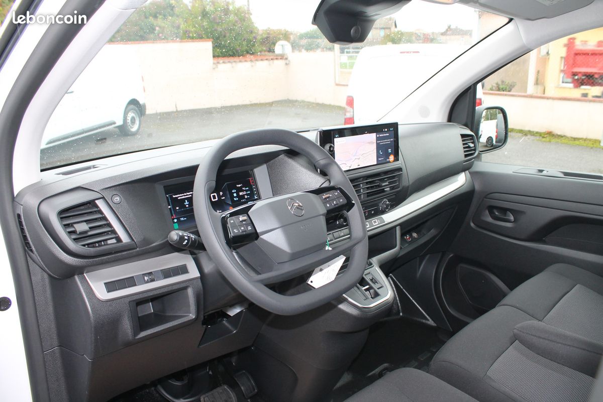 Citroën Jumpy III Fg Taille M 2.0 Blue-Hdi 145 EAT8 GPS, Caméra de recul, Pack Look sortie le 16/06/2025 , 5 Kilomètres, Prix Hors Taxe 25 400 euros (image 2)