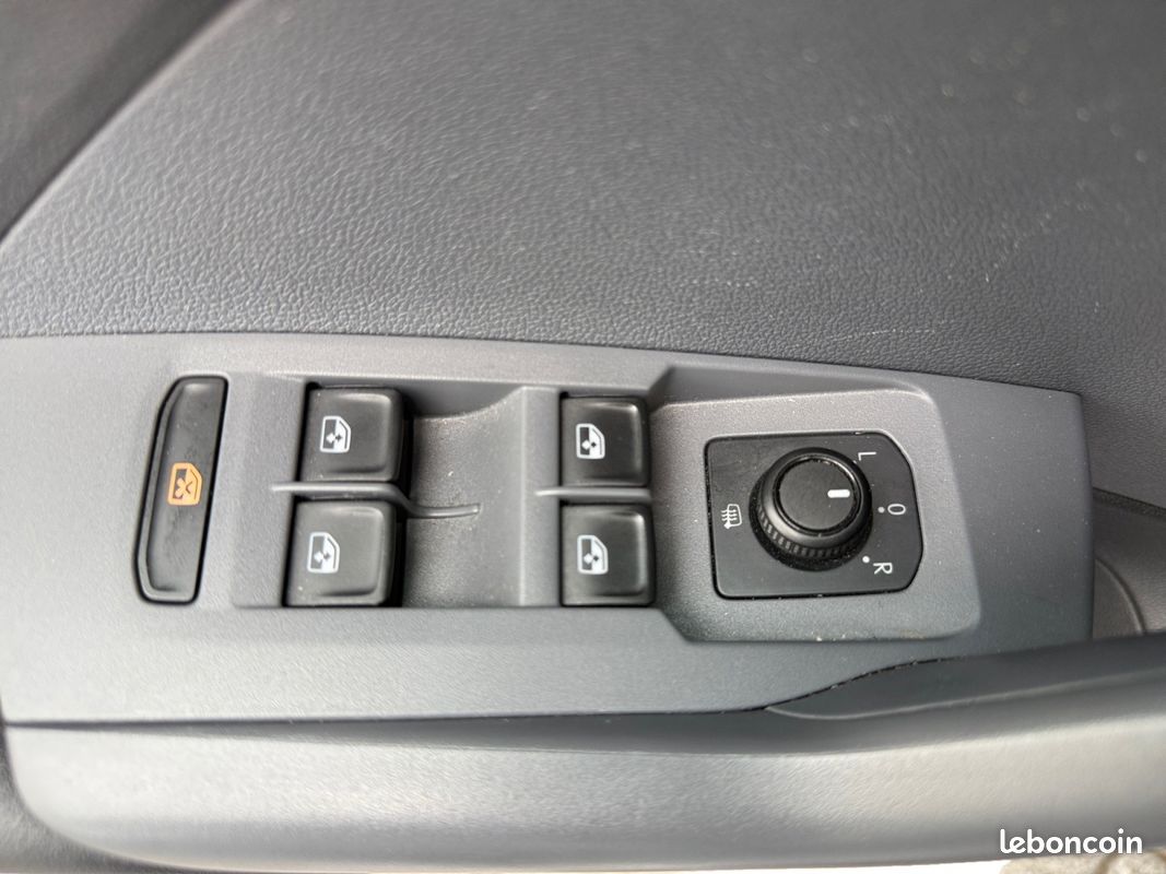 VOLKSWAGEN T-CROSS 1.0 TSI 95 BUSINESS 95Ch Garantie 12 mois suivi complet (image 17)