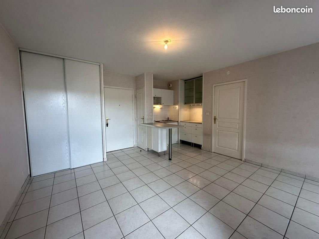 Appartement a louer oullins-pierre-benite - 2 pièce(s) - 39 m2 - Surfyn