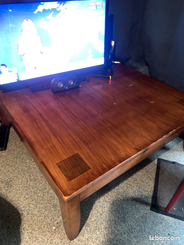 Vend table basse en bois d’un mètre sur un mètre (image 1)