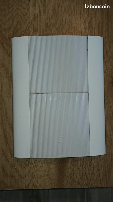 Console ps3 + 2 manettes+ boite de la ps3+ 1 jeu fifa (image 4)