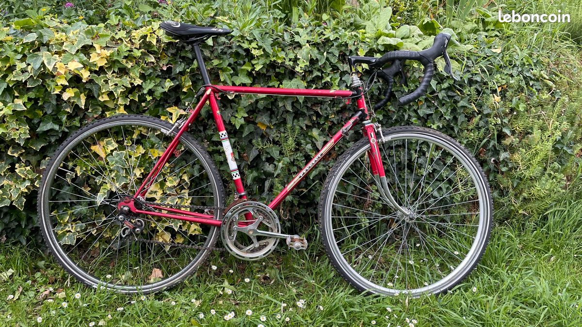 Randonneuse Peugeot demi-course - Les Mains Dans Le Guidon Wazemmes