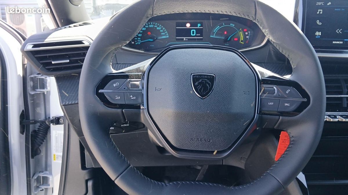 PEUGEOT 2008 Hybrid 110 e-DCS6 Edition (image 18)