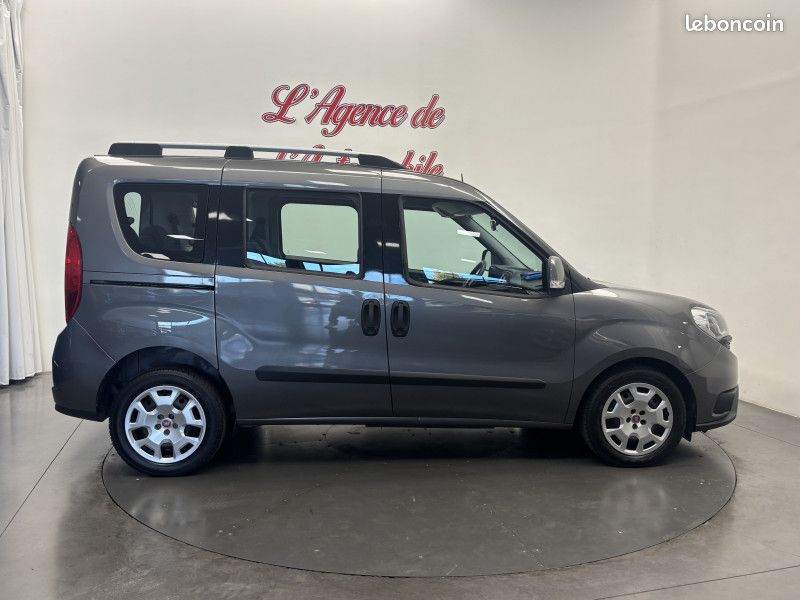 Fiat DOBLO 1.6 jtd 120 ch Lounge 7 places / Climatisation / Attelage / Régulateur / (image 7)