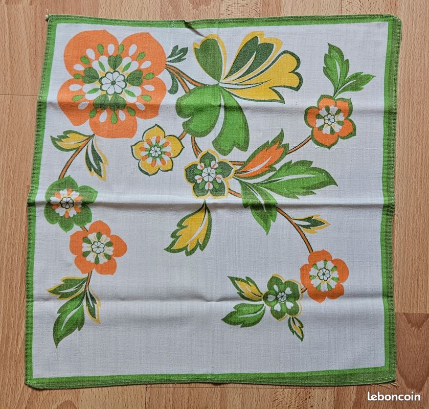 Lot De 2 Serviettes Anciennes Blanches Motif Fleurs – 100% Coton, Douces