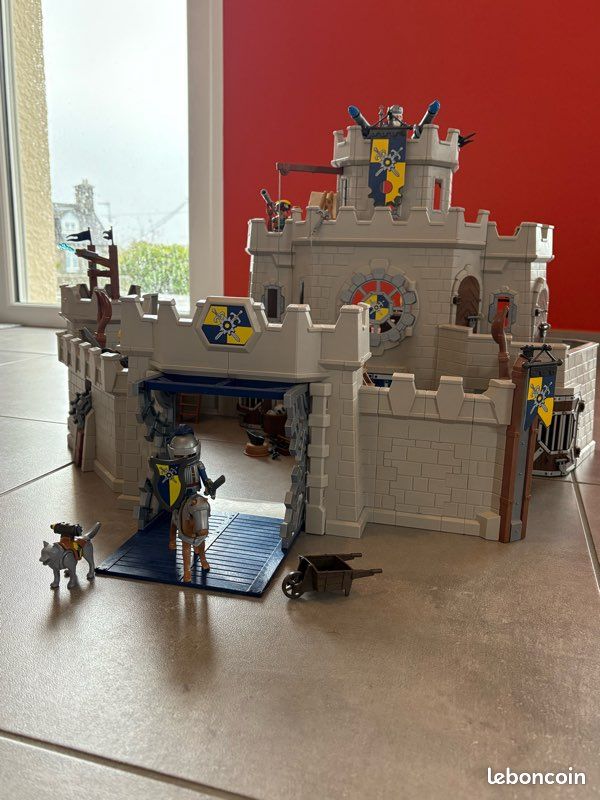 Playmobil grand château Novelmore (image 1)