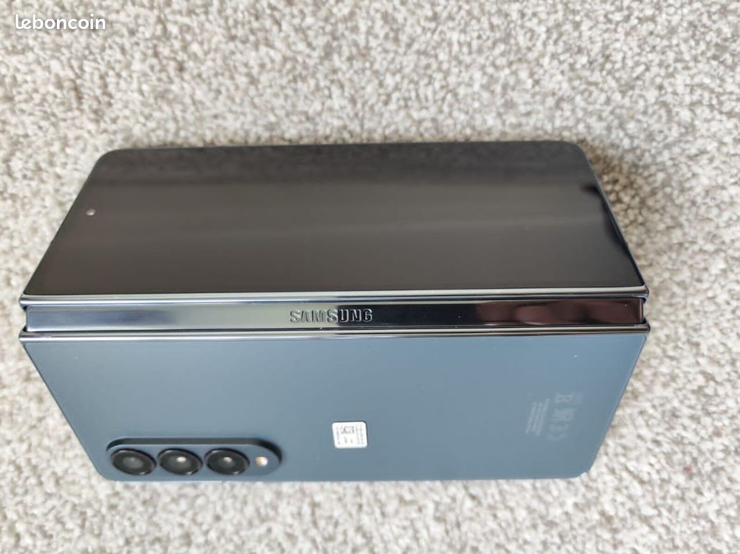 Samsung z fold 4 (image 2)
