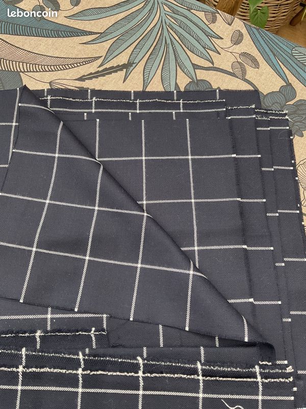 Coupons tissu bleu marine et blanc (image 2)
