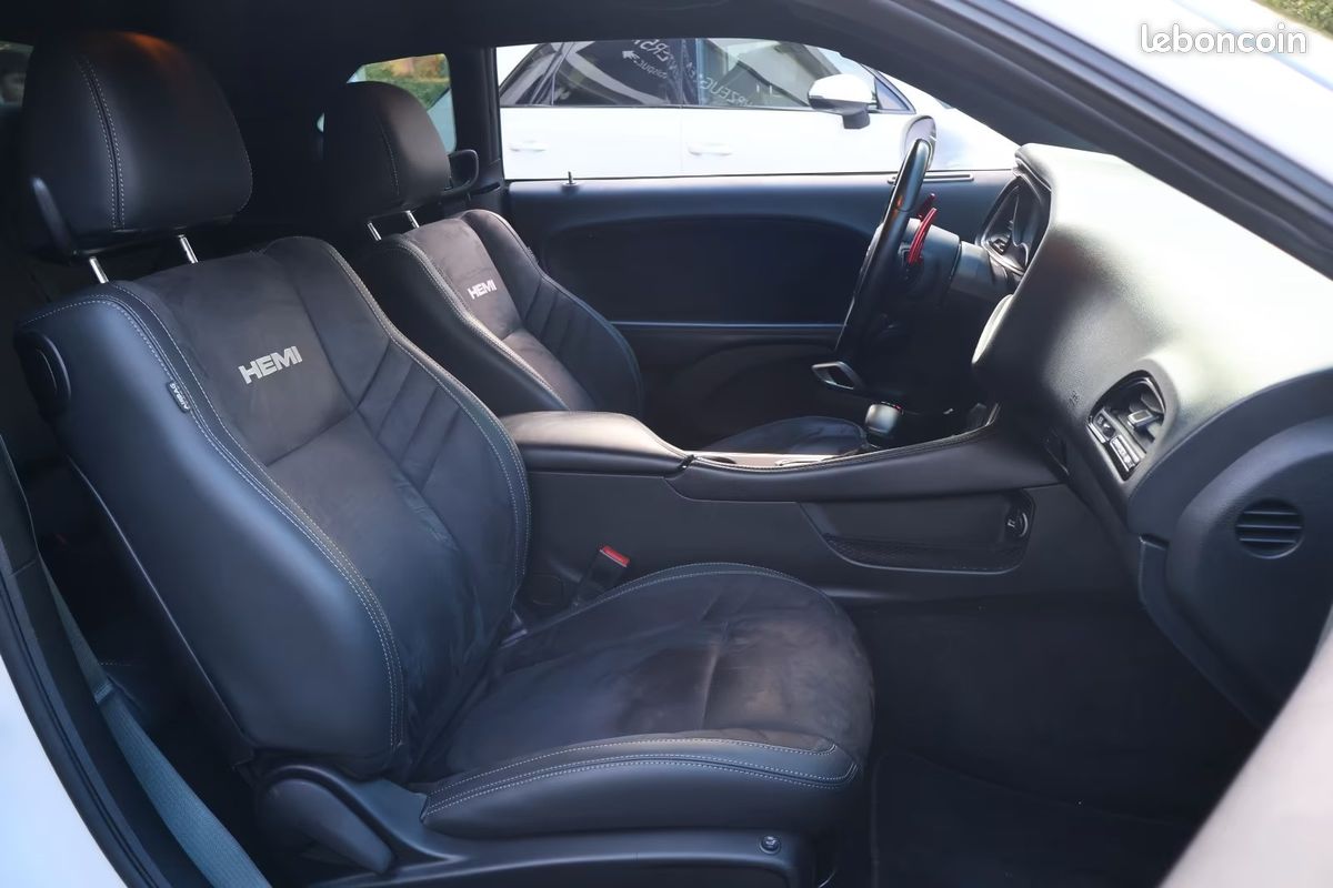 Dodge CHALLENGER R/T 5.7 HEMI V8 373 ch BVA8 – CarPlay – Caméra – Démarrage à Distance (image 18)