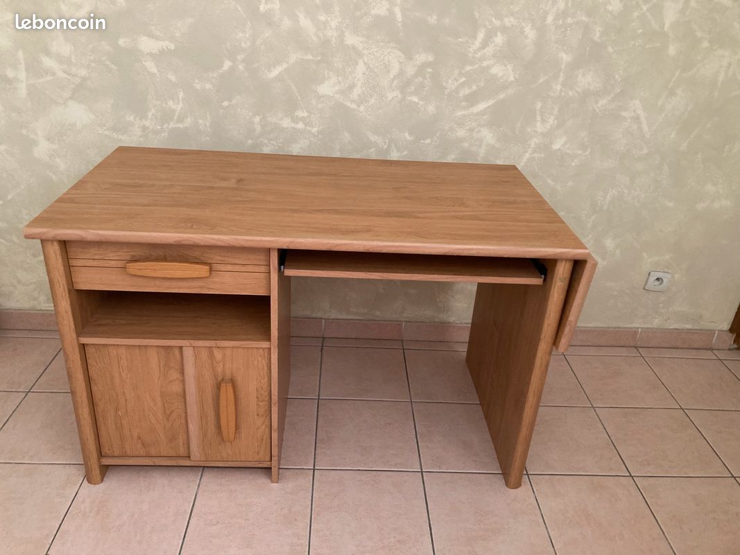 Bureau (image 1)