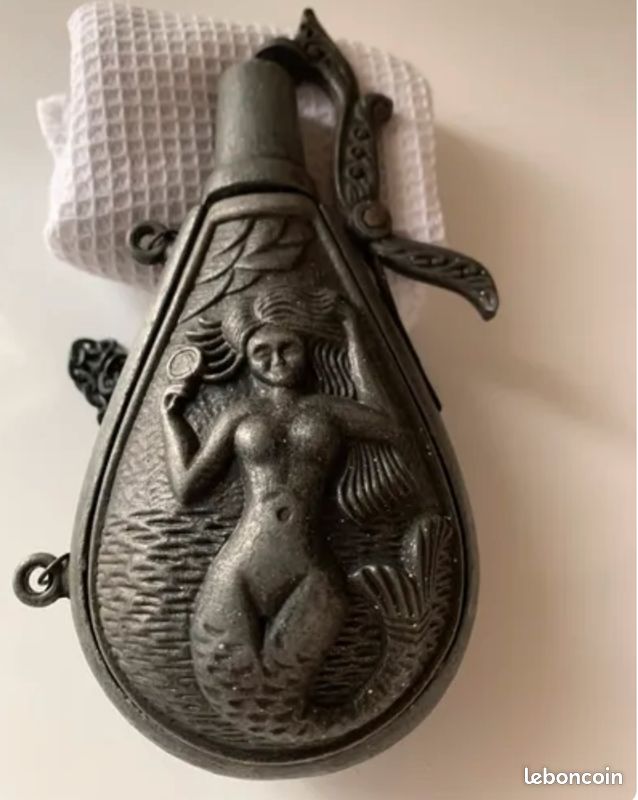Poire à poudre ancienne - décoration (image 2)