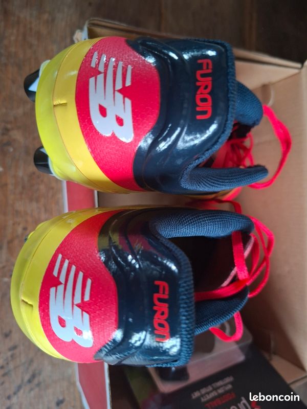 Miniature Chaussures De Foot 1:12 Par MAE Mini World - Fait Main Avec Boîte