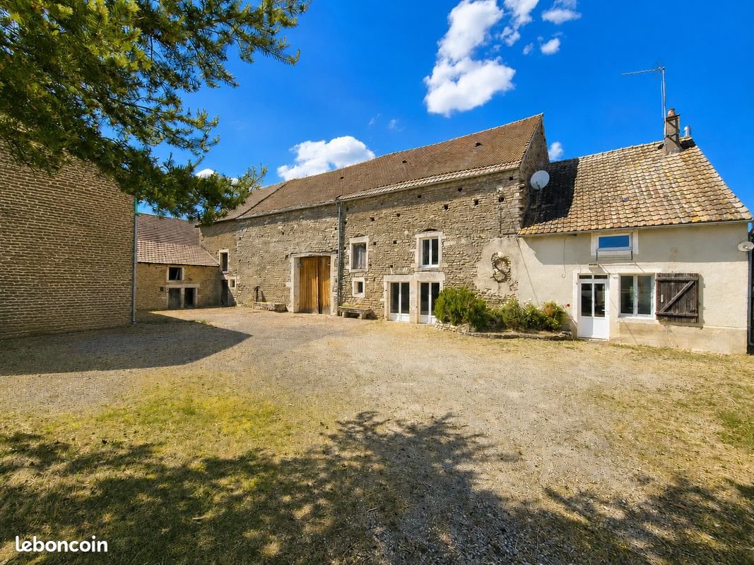 Maison 7 pièces 200 m² · à Vic-des-Prés · 200 m² · 250 000 €