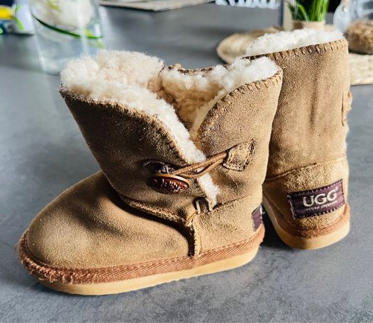 Chaussures Ugg taille 18 d'occasion - Annonces chaussures leboncoin