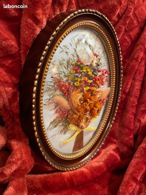 Cadre bombé de fleurs séchées (image 1)