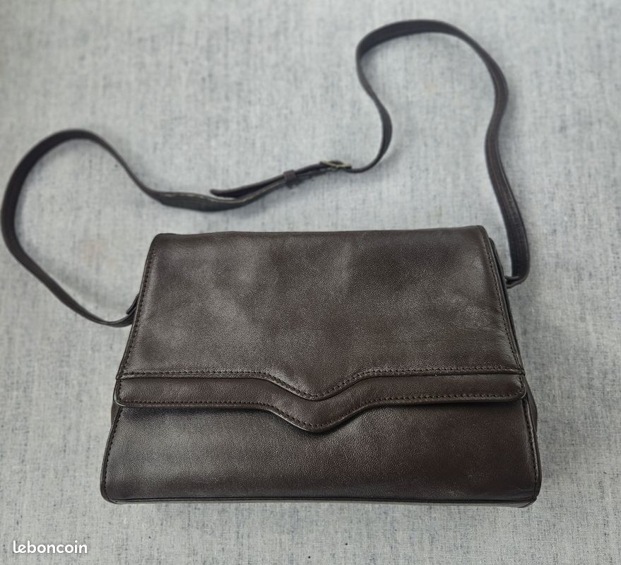 Moda Luxe Ela Fold Over Crossbody Moda Luxe Ela Foldover Crossbody