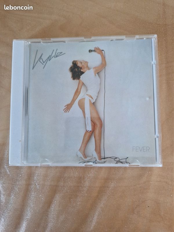 Kylie Minogue - Fever (image 1)