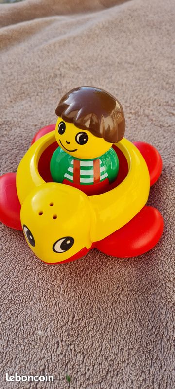 Petit garçon et sa tortue jeu de bain LEGO (image 1)