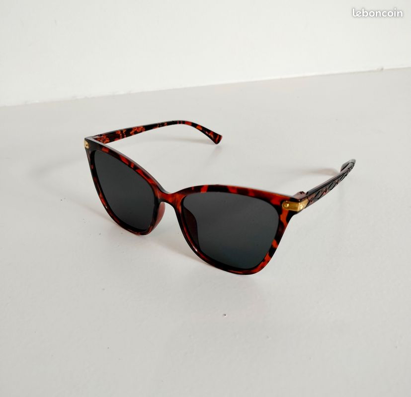 Lunettes de soleil noires papillon écailles chic femme UV400 (image 2)