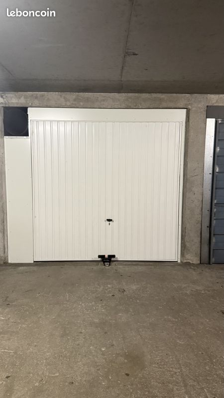 Parking 23 m² · à Caluire-Et-Cuire · 23 m² · 26 000 €