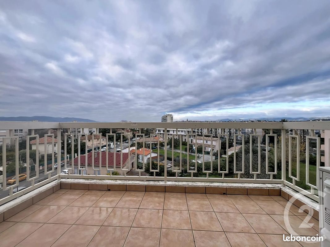 Appartement 2 pièces 28 m² · à Fréjus · 28 m² · 700 €/mois
