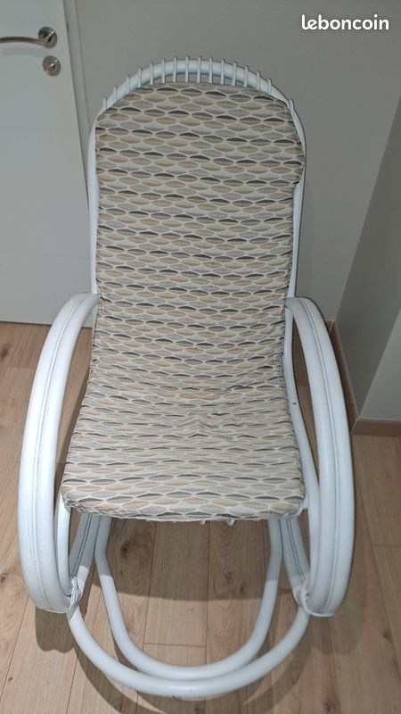 Rocking chair (image 1)