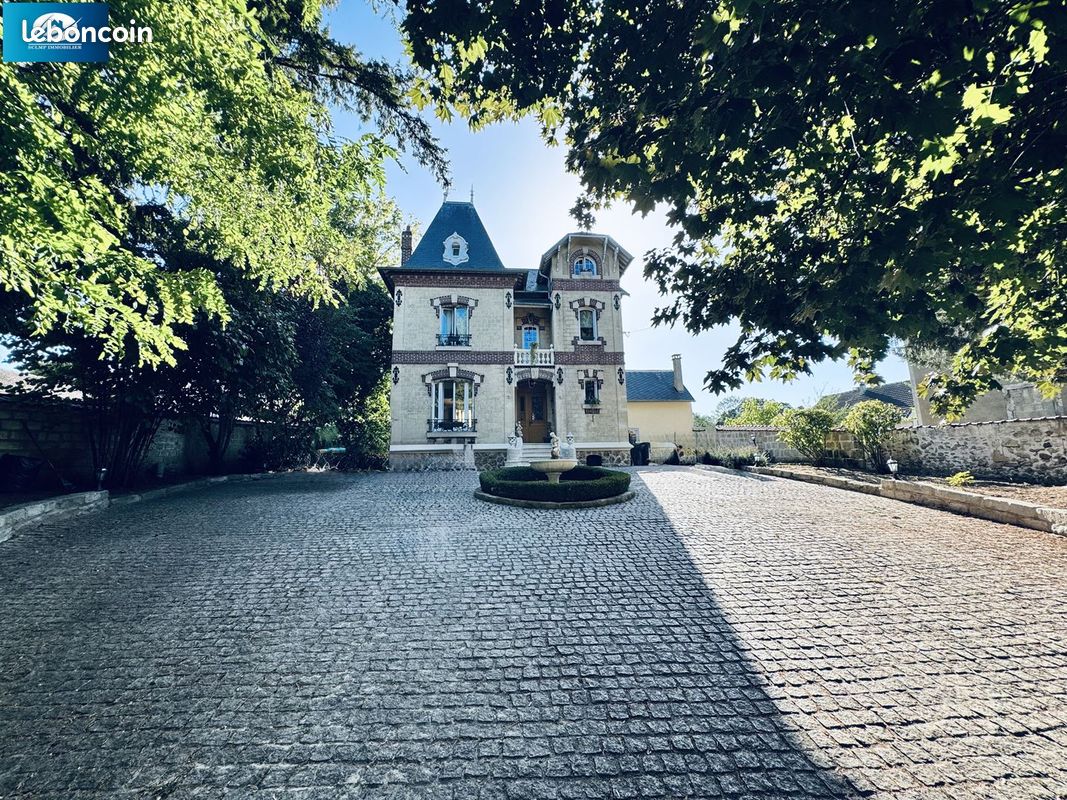 Maison 7 pièces 180 m² · à Viarmes · 180 m² · 899 000 €