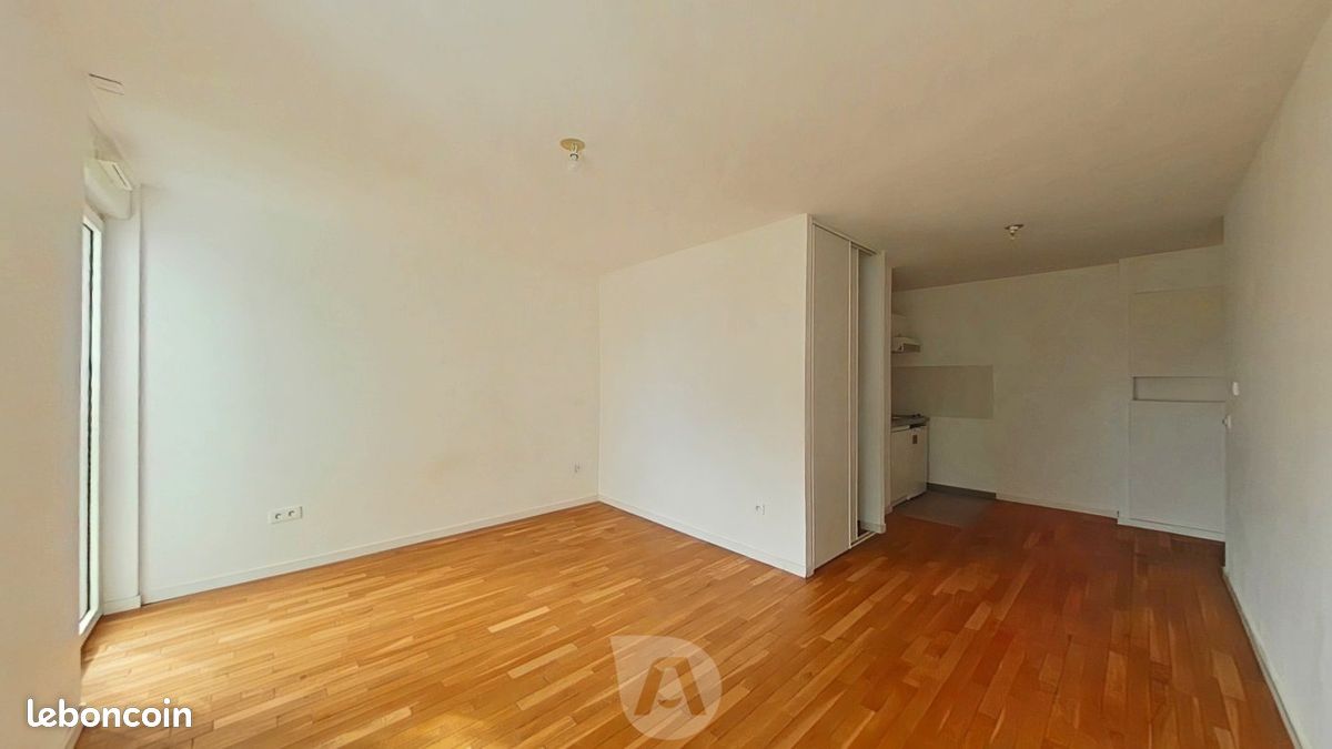 Appartement 1 pièce 33 m² · à Courbevoie · 33 m² · 245 000 €
