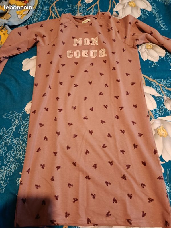 Robe fille 12ans, neuve sans être avec motifs coeur violet , marque Vertbaudet, taille 12ans (image 1)