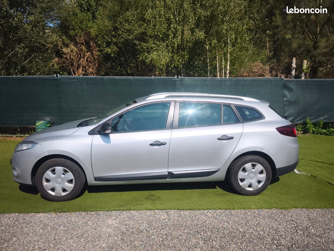 Rare Megane 3 Estate 1.6 16v 100 - TomTom Édition - 108 000kms - GPS - Siège chauffant - 1ere Main (image 2)