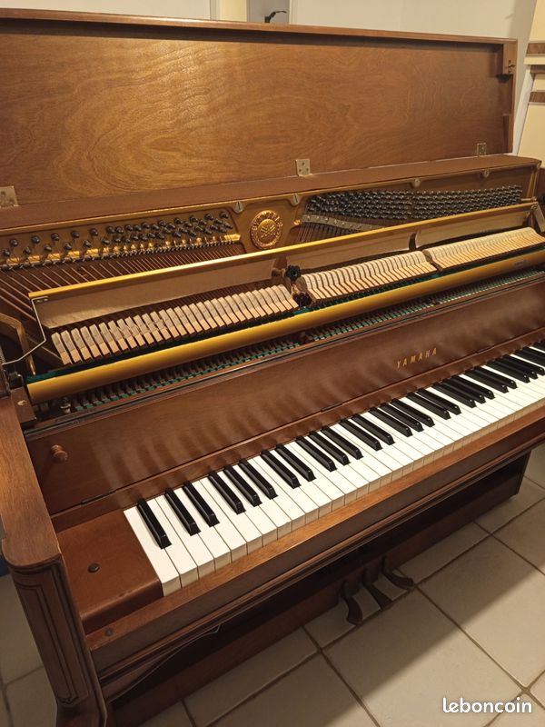 Piano Yamaha M2H (image 1)