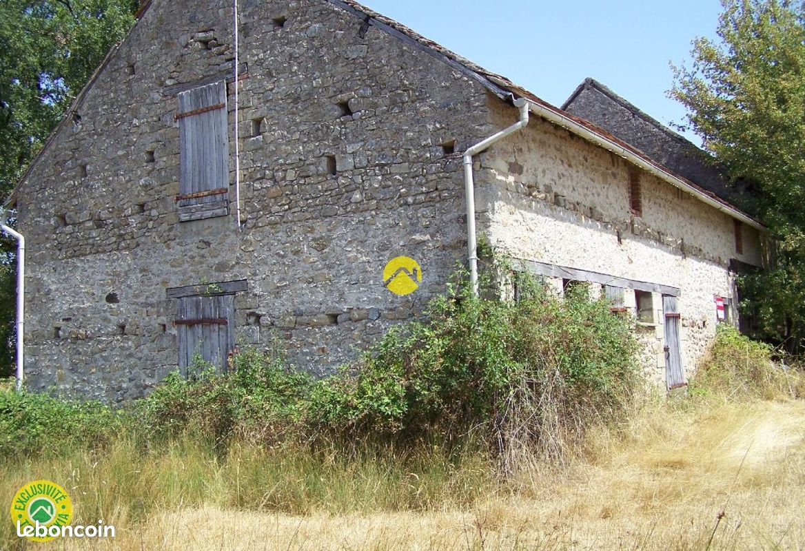 Parking 1 pièce 173 m² · à Lussac-les-Églises · 173 m² · 62 500 €