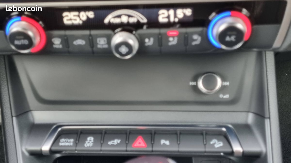 AUDI Q3 45 TFSIe 245 ch S tronic 6 S line (image 29)