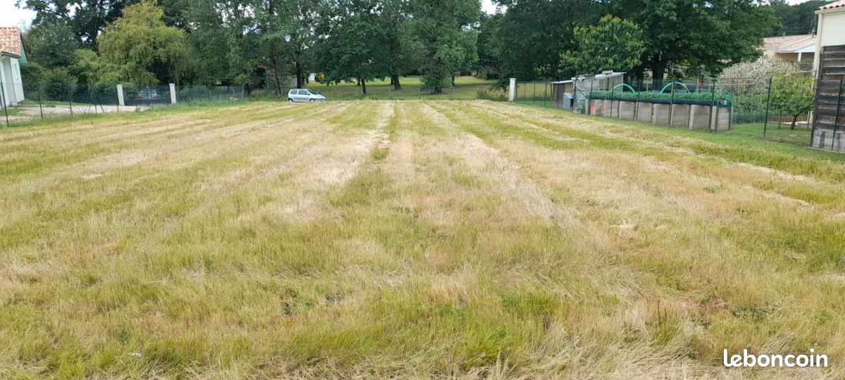 Terrain constructible · à Saint-Aigulin · 22 500 €