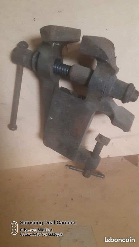 Très ancien petit etaut Très pratique (image 1)