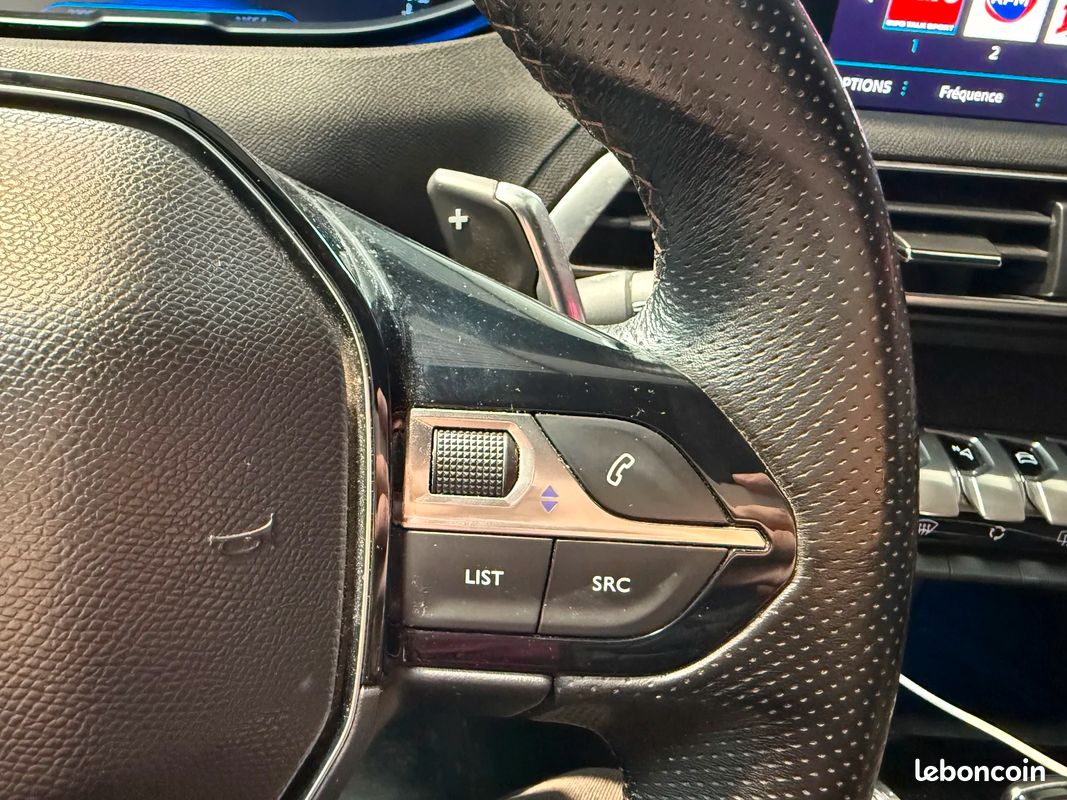 PEUGEOT 3008 165ch GT Line MOTEUR A CHAINE/ Toit ouvrant/ Sièges cuir/Apple Carplay 16880 (image 22)