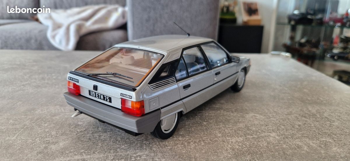 Ottomobile 1:18 Citroen BX 16S vert foncé OT550 modèle voiture OT550