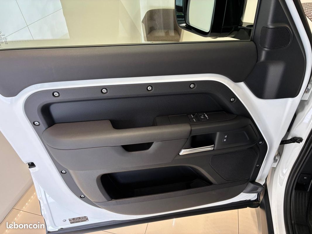 Land-rover Defender 110 3.0 D250 Hard Top S (image 12)