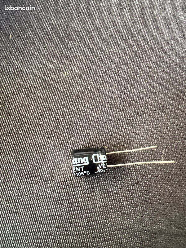 Condensateur électrolytique 680 µF 25 V – Neuf (image 1)