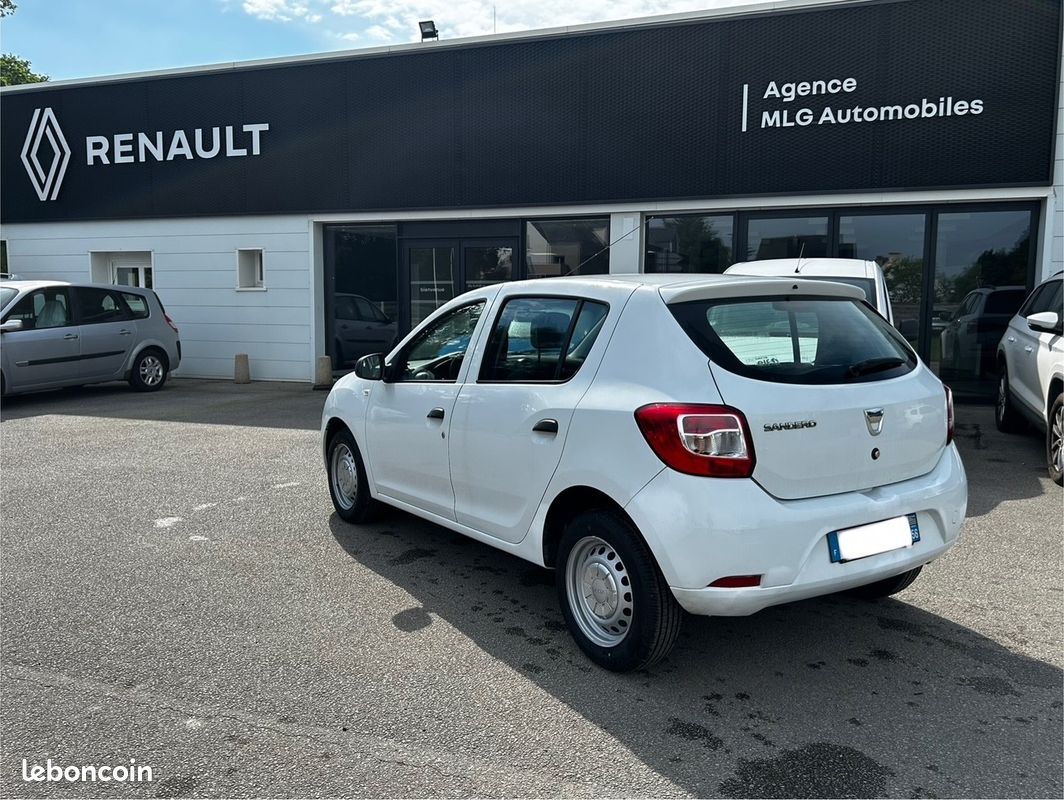 Dacia Sandero Ambiance 1.2 16v 75ch (image 2)