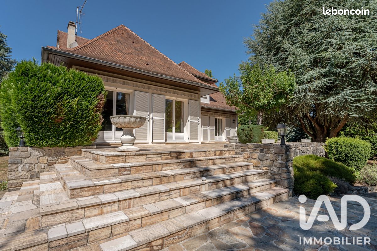 Maison 8 pièces 243 m² · à Fontenoy · 243 m² · 288 000 €