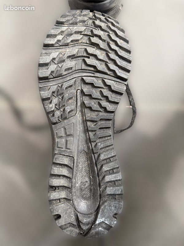 Asics (image 1)
