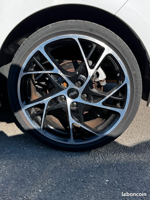 RENAULT - Mégane III Coupé 2.0 16V 265 S&S RS (image 4)
