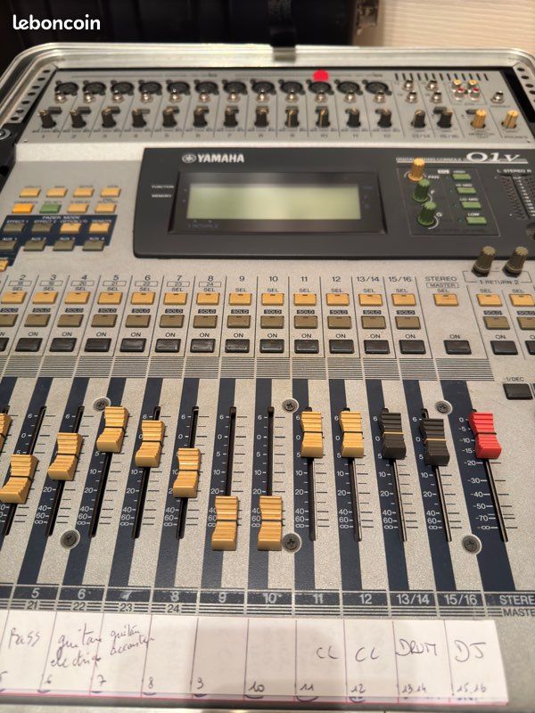 Table de mixage Yamaha 01v excellent état (image 5)
