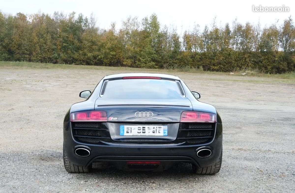 Audi R8 5.2 V10 FSI 525ch R tronic 6 - Suivi d'entretien / HiFi Bang&Olufsen / Caméra de recul / Pack Carbone / Maintien de charge (image 4)