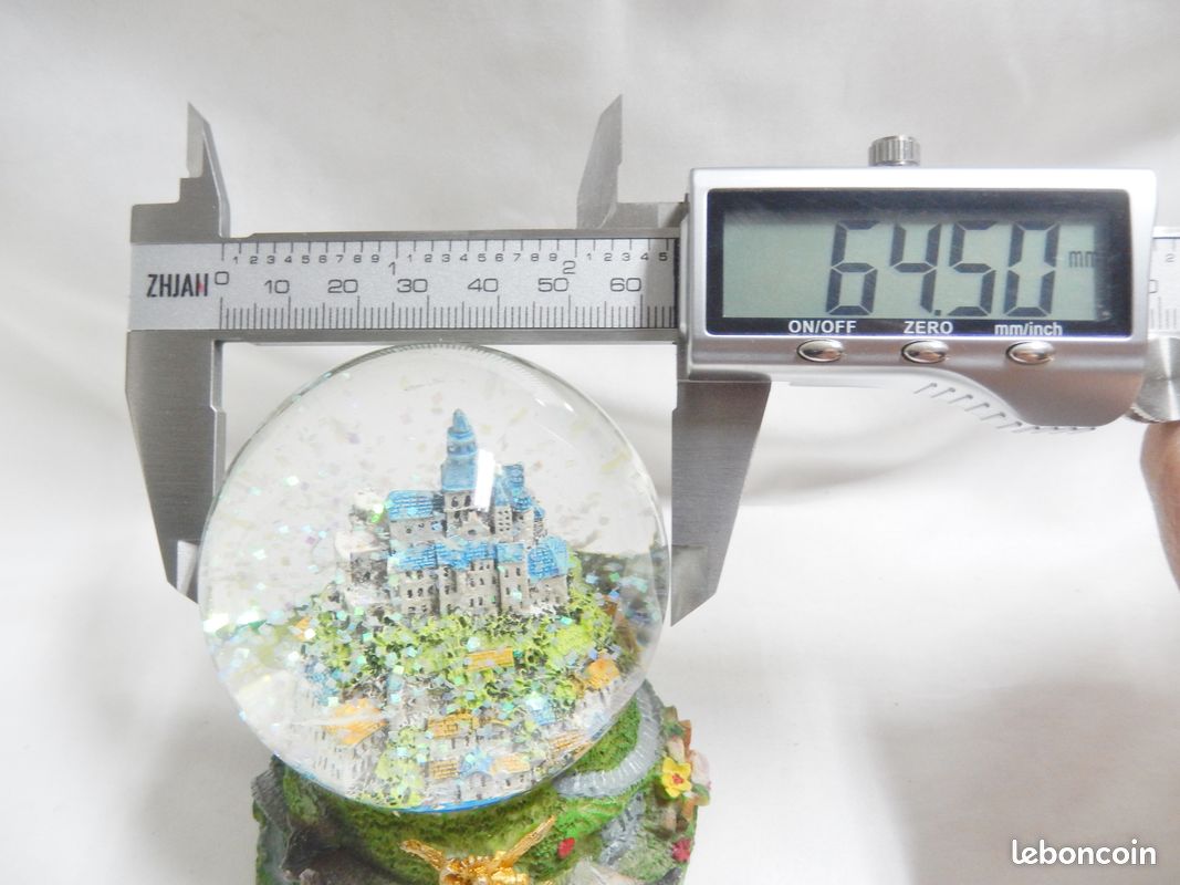 DUTIS Boule à Neige Mont Saint-Michel Sur Socle Résine - Souvenir Classique Diamètre 7 Cm