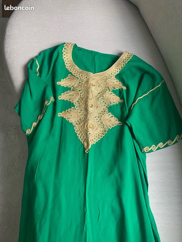 Caftan marocain vert avec applications dorées (image 2)