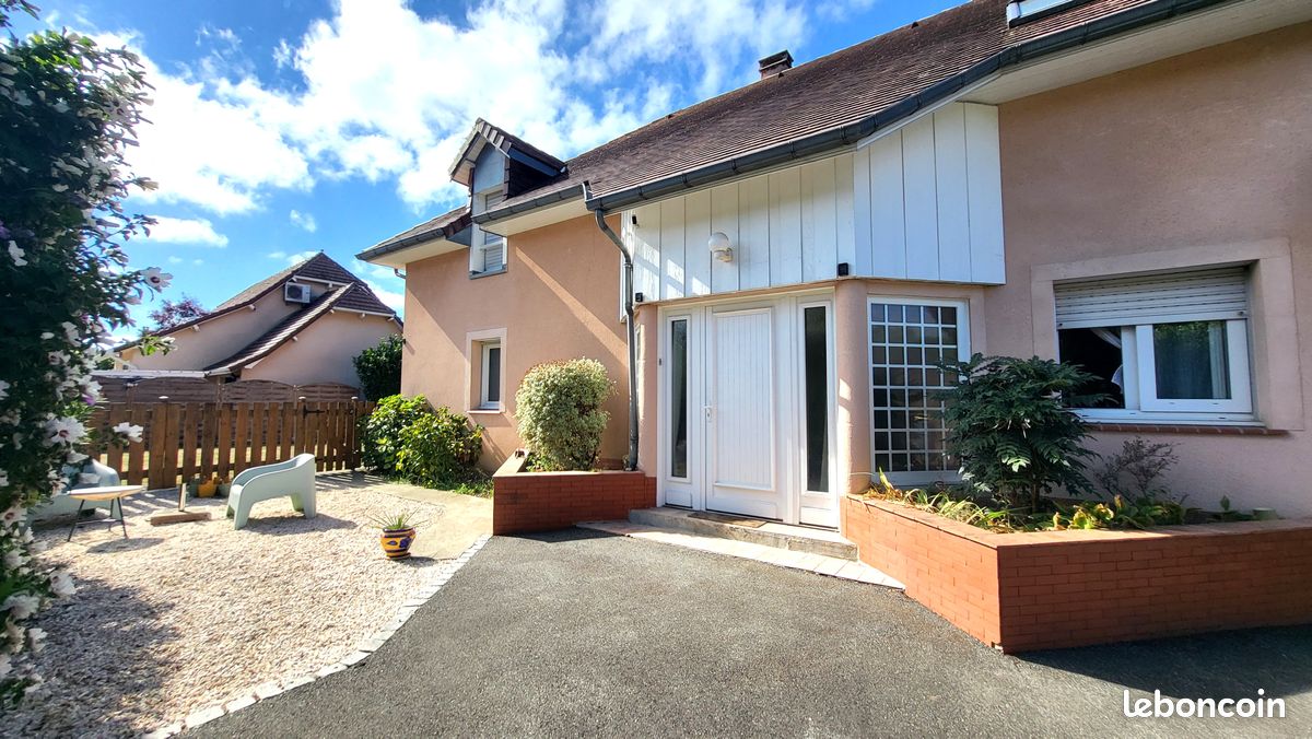 Maison 7 pièces 211 m² · à Lescar · 211 m² · 550 000 €