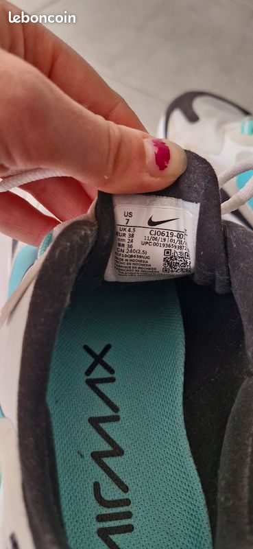 Basket Nike Air Max 270 React bleu et blanche taille 38 Chaussures