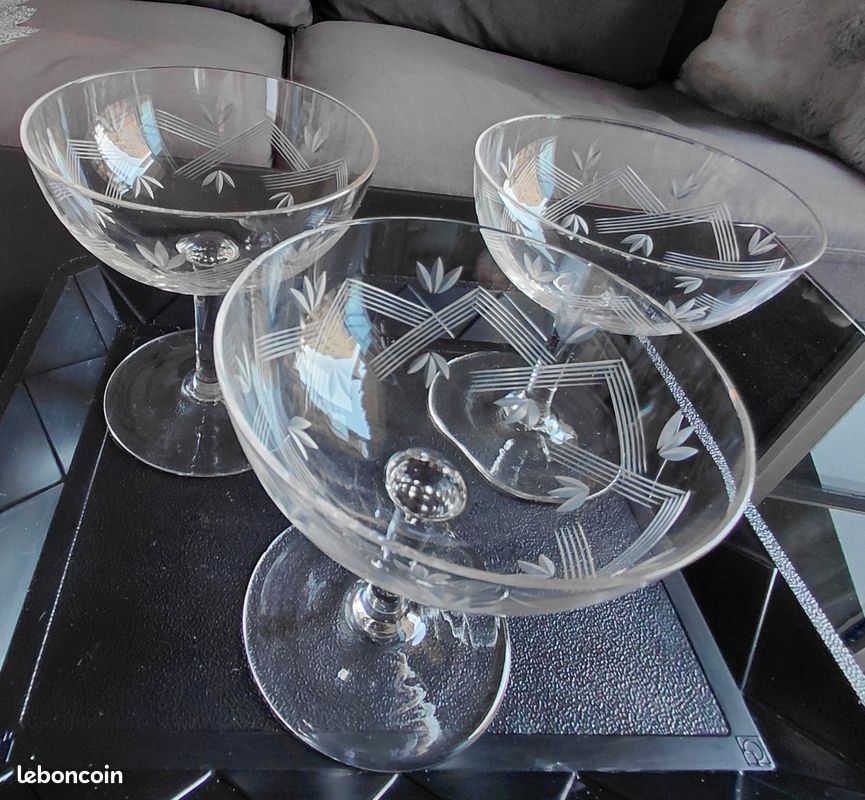 Lot de 3 coupes a champagne vintage en cristal ciselé (image 3)